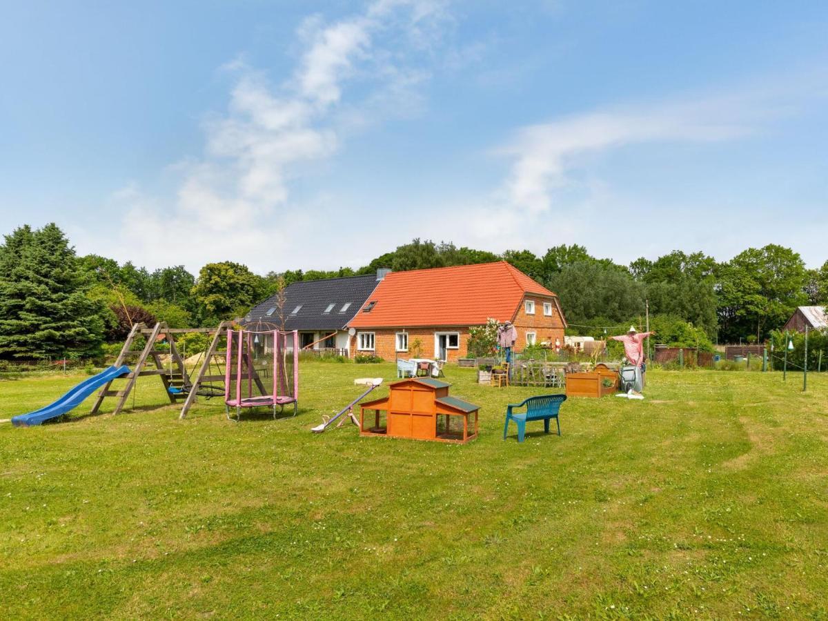Snug Holiday Home In Divitz Spoldershagen Near Skydiving Экстерьер фото