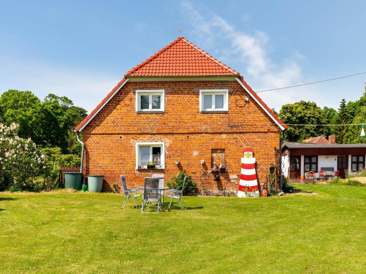 Snug Holiday Home In Divitz Spoldershagen Near Skydiving Экстерьер фото